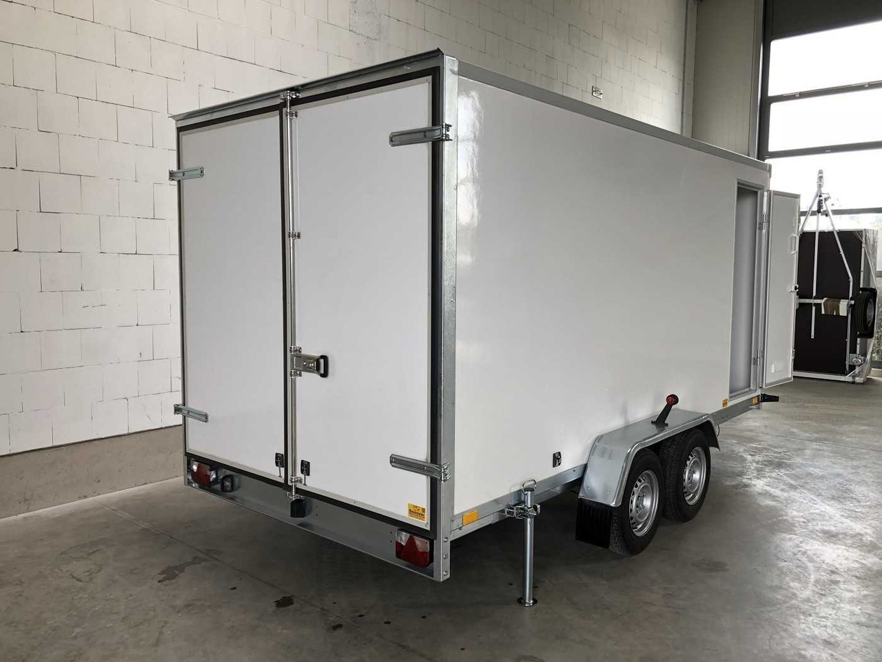New Closed box trailer BLYSS F2741HT Seitentür Kofferanhänger: picture 5