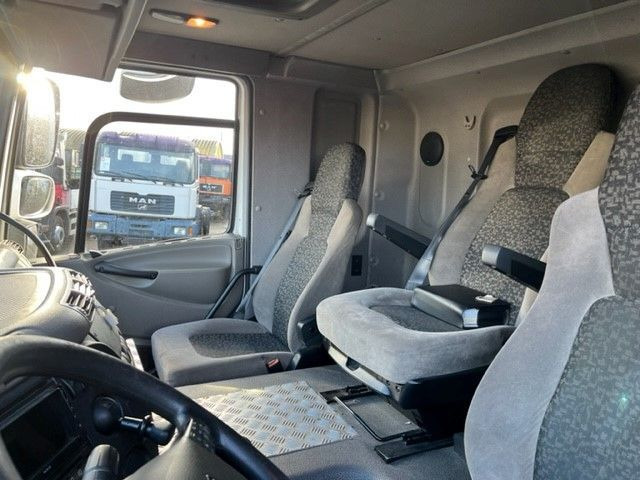 Box truck DAF CF 85.360 SLEEPERCAB 4x2 DAKAR EDUCATION TRUCK (ZF16 MANUAL GEARBOX / DOUBLE BRAKE/CLUTCH PEDALS / 3 SEATS / AIRCONDITIONING / E: picture 11