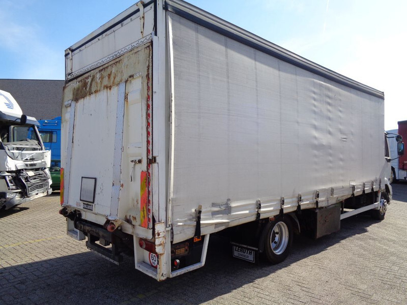 Curtainsider truck DAF LF55.180 + MANUAL + LIFT: picture 10