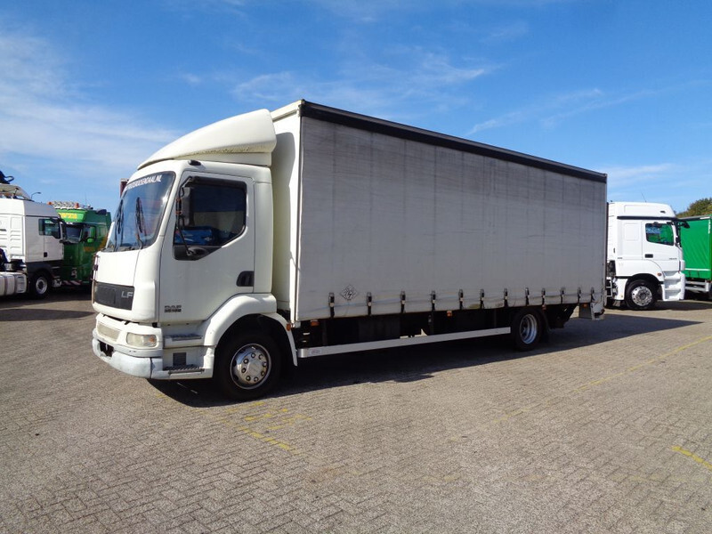 Curtainsider truck DAF LF55.180 + MANUAL + LIFT: picture 3