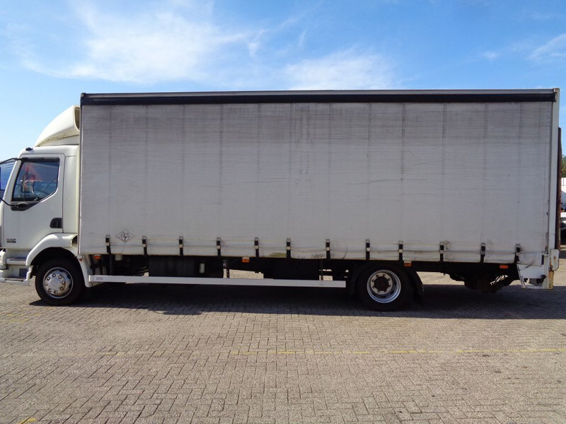 Curtainsider truck DAF LF55.180 + MANUAL + LIFT: picture 12