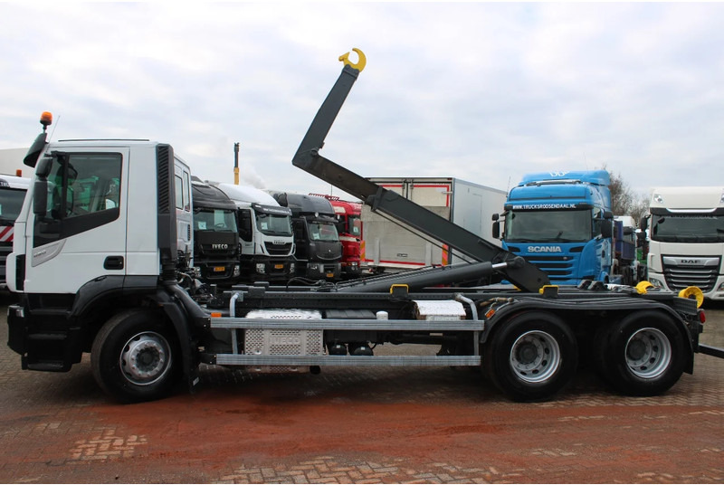 Hook lift truck Iveco Stralis 460 + 6X2 + 20T + EURO 6 + 12 x IN STOCK: picture 15