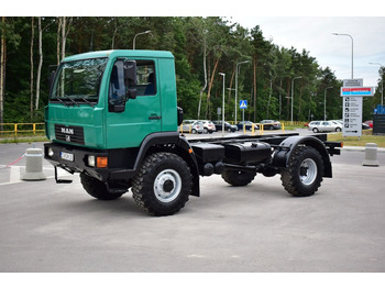 Cab chassis truck MAN L2000
