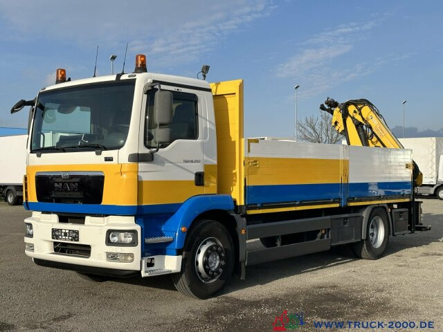 Crane truck, Dropside/ Flatbed truck MAN TGM 18.250 Kran Hiab 099 gefaltet am Heck 1.Hand: picture 7