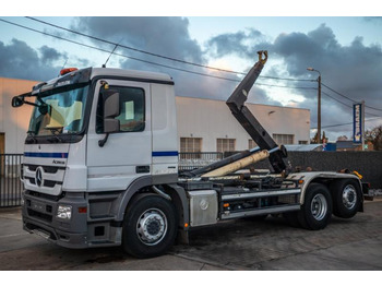 Container transporter/ Swap body truck MERCEDES-BENZ Actros 2646