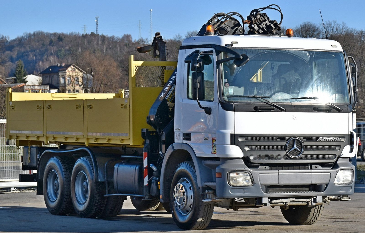 Tipper, Crane truck Mercedes-Benz ACTROS 2636: picture 3