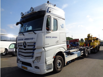 Container transporter/ Swap body truck Mercedes-Benz ACTROS 2742 6X2: picture 1