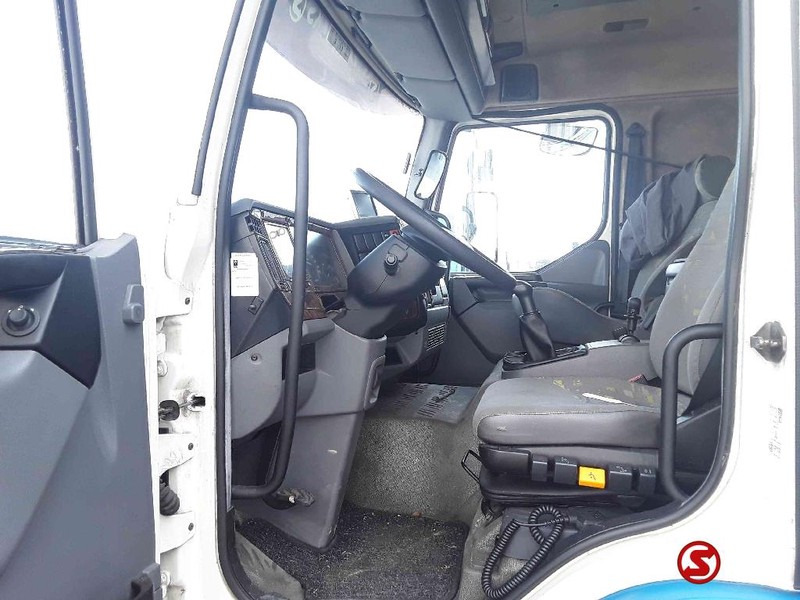 Livestock truck Renault Midlum 210 manual pump/airco: picture 7