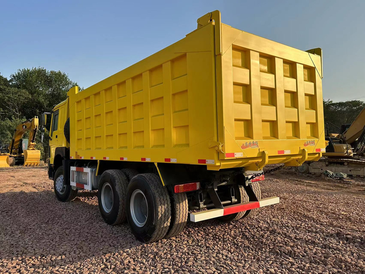 Tipper for transportation of silos SINOTRUK HOWO 371: picture 10