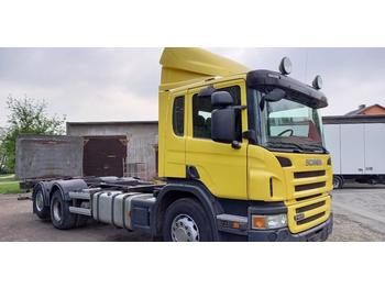 Container transporter/ Swap body truck Scania P 400: picture 1