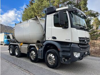 Tipper Mercedes-Benz Arocs 3248 8x4, E6, Silo isoliert