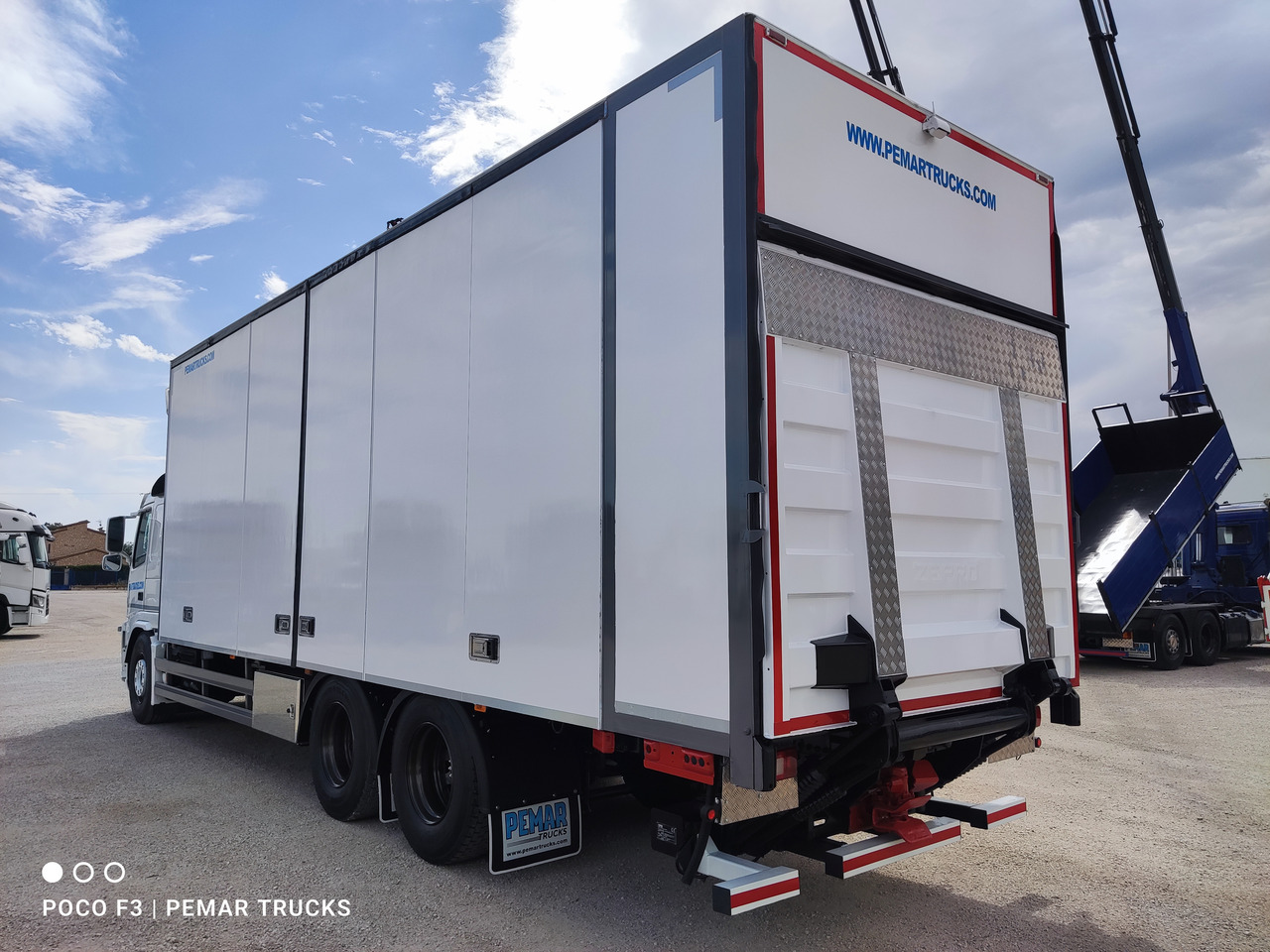 Refrigerator truck, Crane truck VOLVO FM 460 6X2 FRIGORIFICO CARRIER SUPRA 950: picture 7