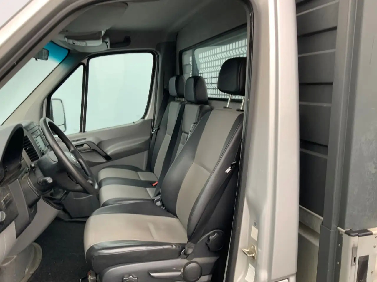 Leasing of Volkswagen Crafter 46 2.0 TDI L2H1 Pick Up Airco Navi Cruise 3 Zits E Volkswagen Crafter 46 2.0 TDI L2H1 Pick Up Airco Navi Cruise 3 Zits E: picture 15