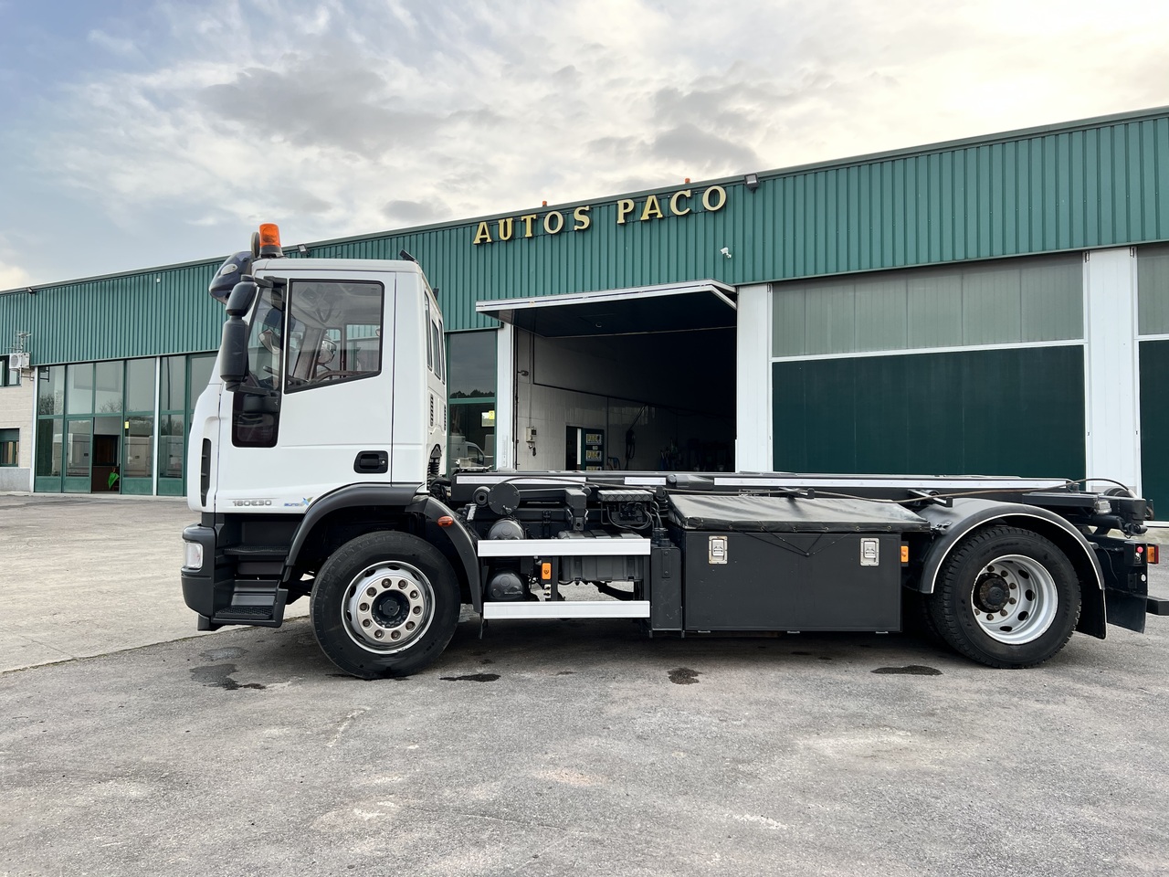 IVECO 180E300 - Roll-off container: picture 5