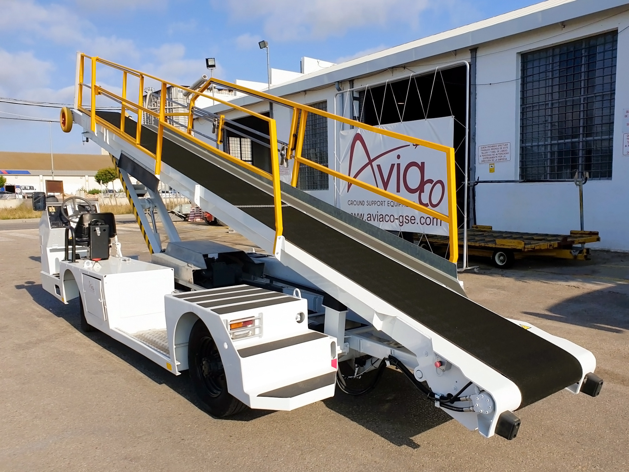 AVIACO GSE - Trucks SCANIA undefined: picture 2
