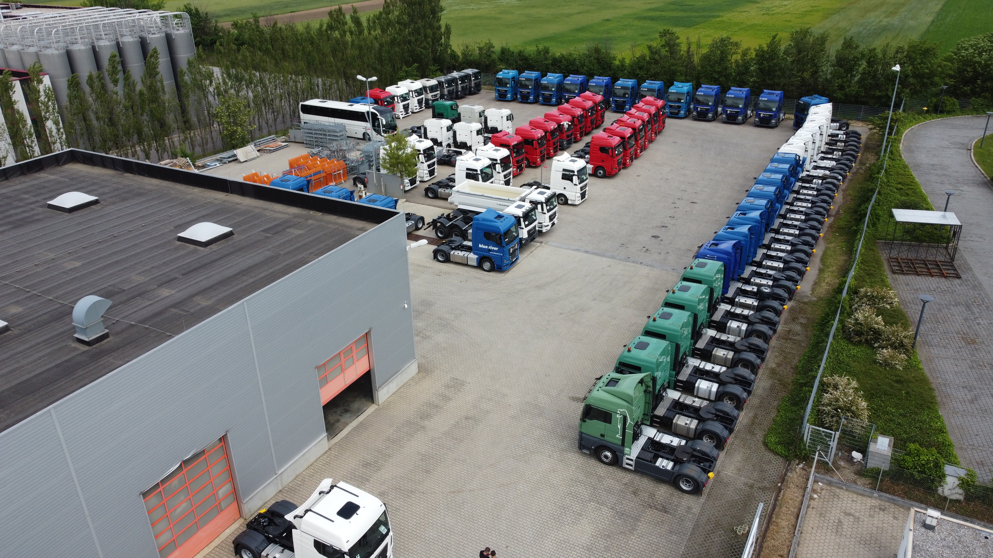 MHS Truck Center GmbH undefined: picture 2