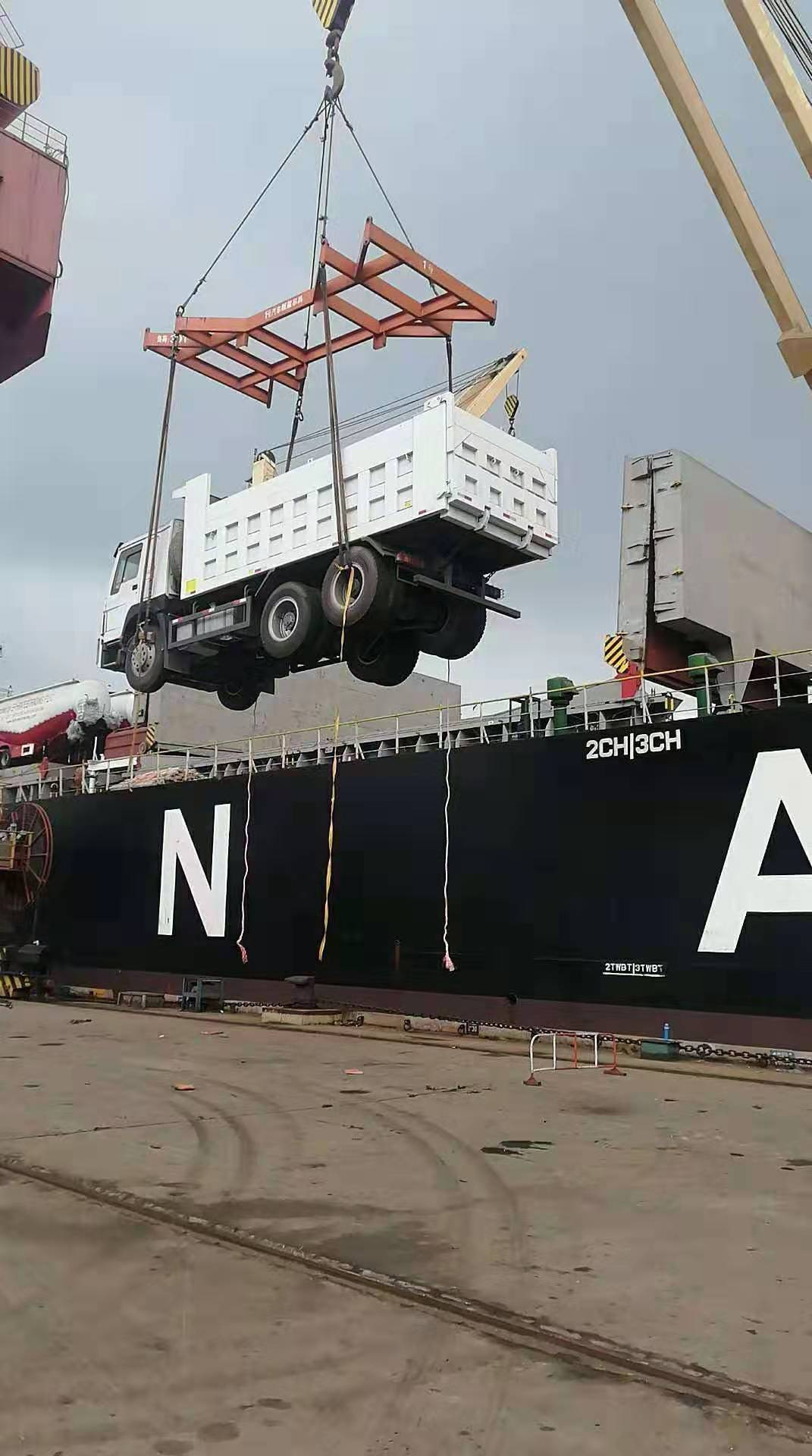 Shandong Guhong Auto Industrial CO., LTD - Trucks - loader crane undefined: picture 4