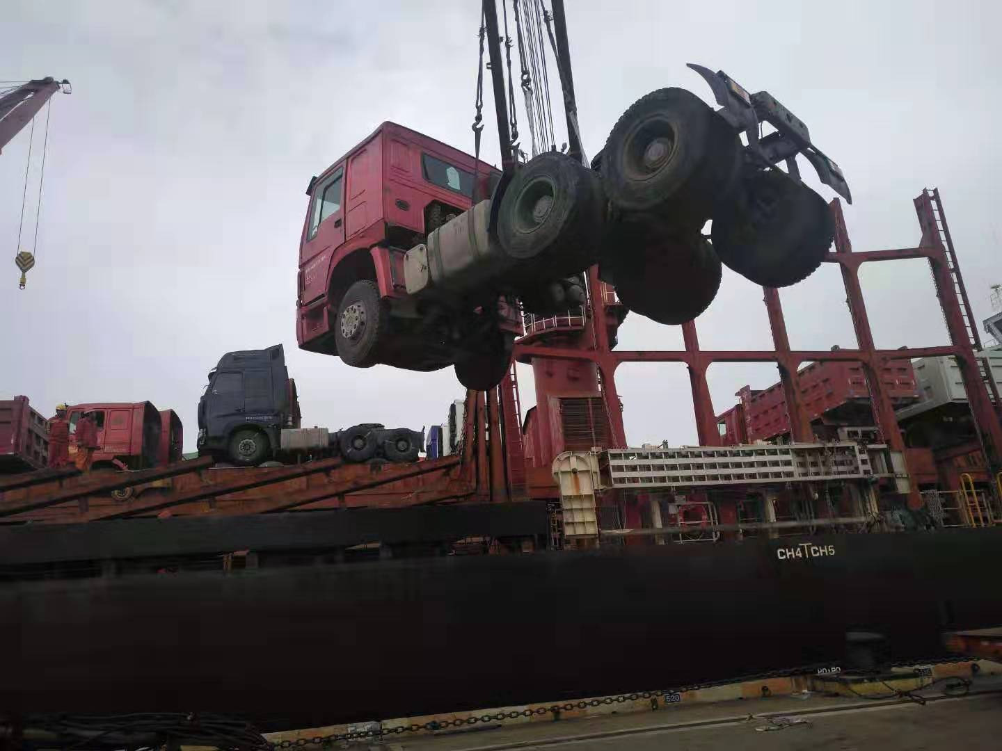 Shandong Guhong Auto Industrial CO., LTD - Trucks - loader crane undefined: picture 6