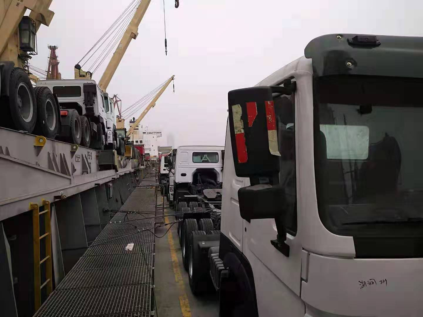 Shandong Guhong Auto Industrial CO., LTD - Trucks - loader crane undefined: picture 10