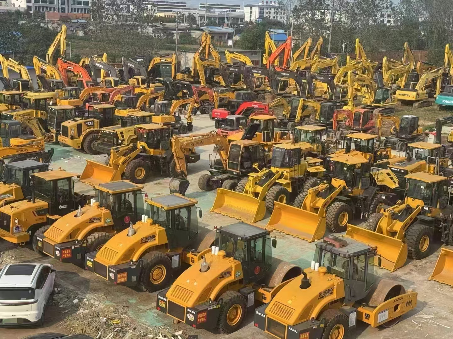 Shanghai Luanhui Construction Machinery Limited - vehicles for sale undefined: picture 1