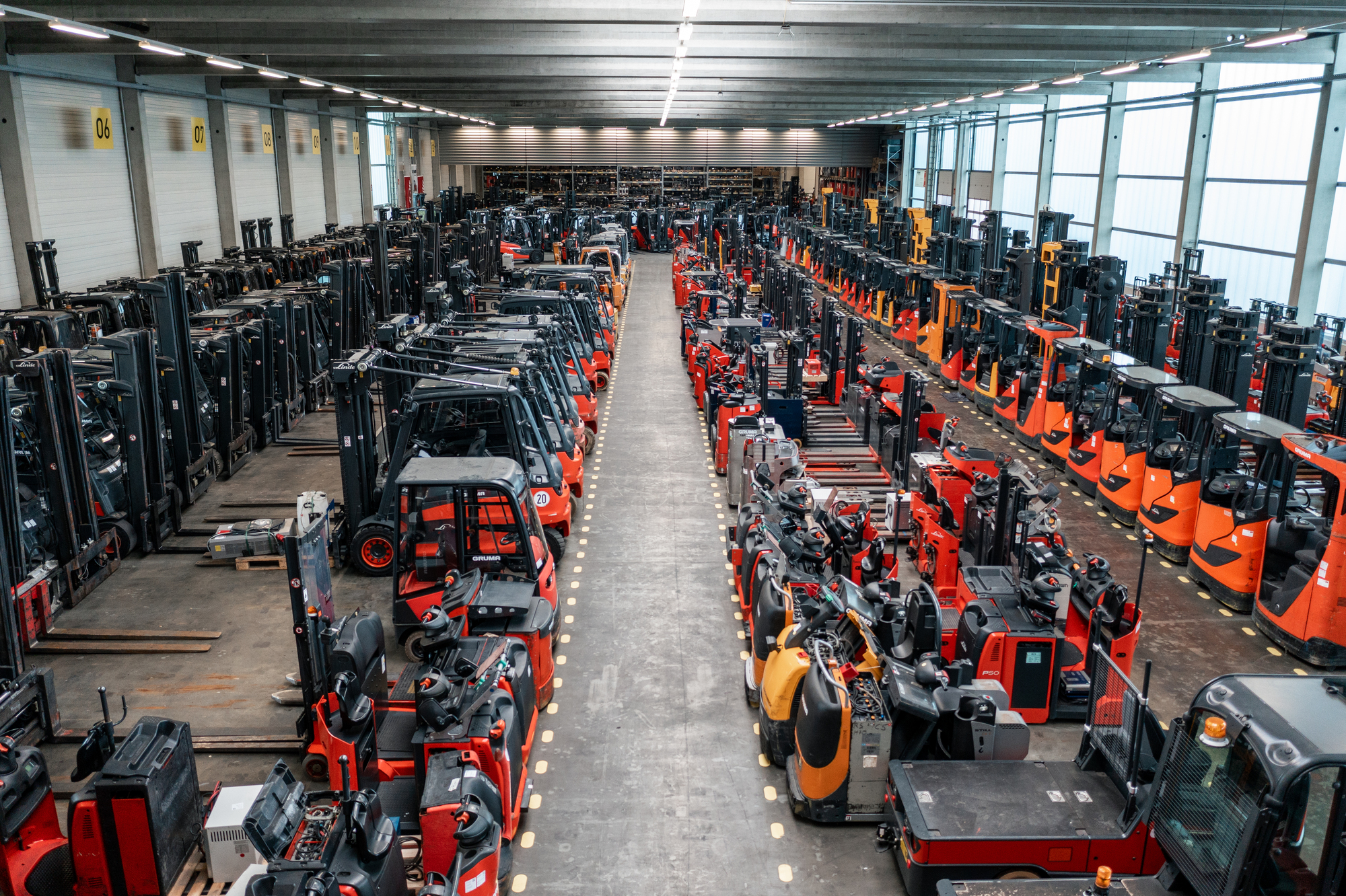 GRUMA Nutzfahrzeuge GmbH - Material handling equipment LINDE E18 undefined: picture 2