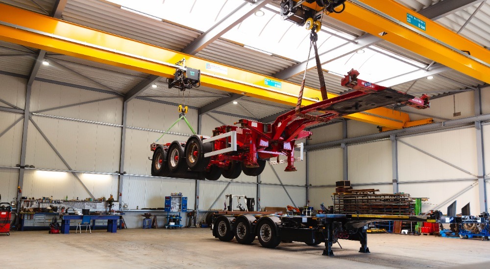 Louis Boon Trucks & Trailers BV - vehicles for sale undefined: picture 2