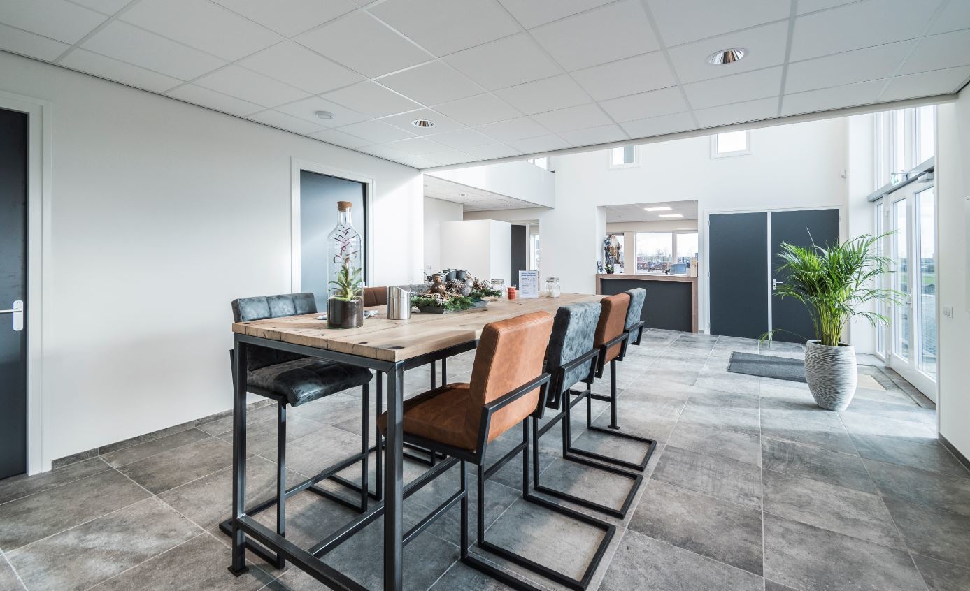 Louis Boon Trucks & Trailers BV - vehicles for sale undefined: picture 1