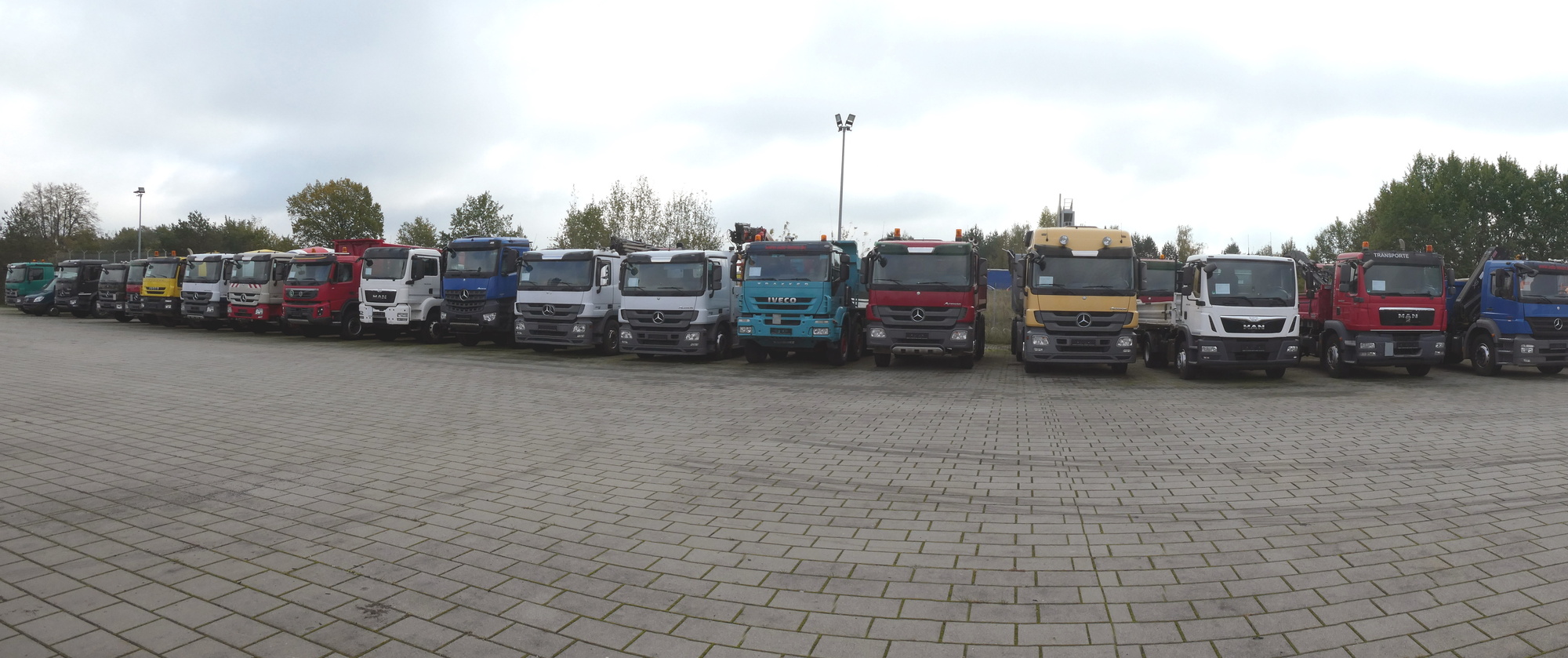 Henze Truck GmbH - Trucks undefined: picture 1