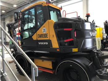 Wheel excavator Volvo EWR130E: picture 4