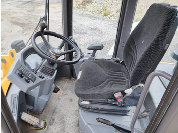 Wheel loader Volvo L30G: picture 4