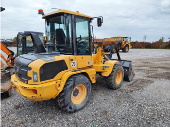 Wheel loader Volvo L30G: picture 2