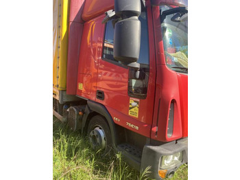 Curtainsider truck Iveco: picture 3