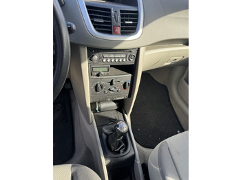 Car Peugeot 207: picture 5
