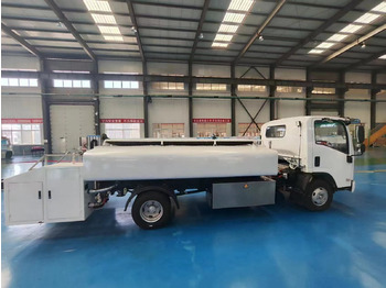Lavatory service truck