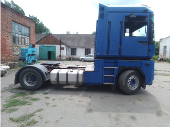 Tractor unit RENAULT Magnum