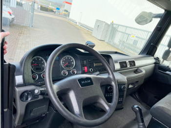 Interior photo 2: Box truck MAN TGL 12.250/340 4X2 BL TGL 12.250/340 4X2 BL mit Dhollandia LBW, 42 cbm