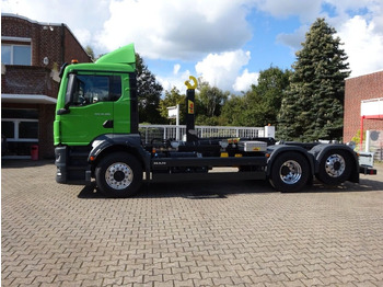 New Hook lift truck MAN TGS 26.520 6x2-2 BL TGS 26.520 6x2-2 BL, Liftachse: picture 2 New Hook lift truck MAN TGS 26.520 6x2-2 BL TGS 26.520 6x2-2 BL, Liftachse: picture 2