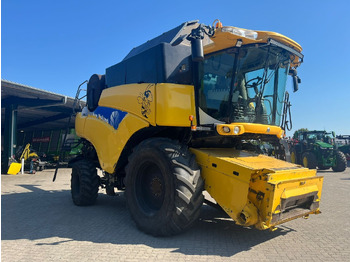 Combine harvester New Holland CR 9080: picture 4