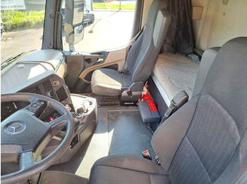 Interior photo 1: Cab chassis truck Mercedes Benz Actros 2642  Fahrgestell ohne Aufbau (Nr. 5800)