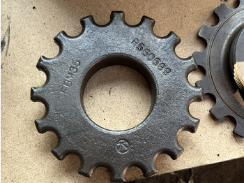 Brake parts for Agricultural machinery JOHN DEERE 7RXX 7R 330 7R330  Nakrętka  J560689: picture 3