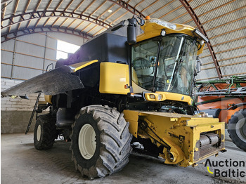 Combine harvester for transportation of food New Holland CR 9080: picture 2