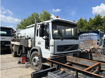 Vacuum truck VOLVO FL6