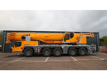 Crane truck