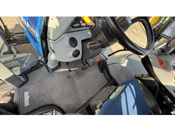 Farm tractor New Holland T 7.210: picture 2