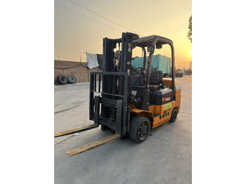 Diesel forklift HangCha R30DZ: picture 3 Diesel forklift HangCha R30DZ: picture 3