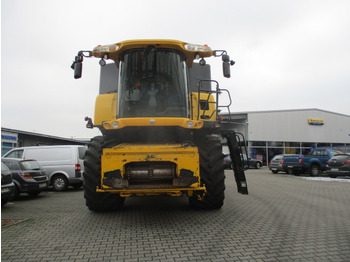 Combine harvester NEW HOLLAND CR9000