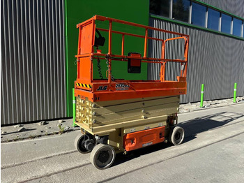 Scissor lift JLG