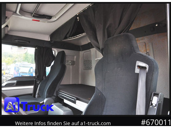 Interior photo 1: Dropside/ Flatbed truck, Crane truck MAN TGX 26.400, Hiab Kran, Lenk-Liftachse,