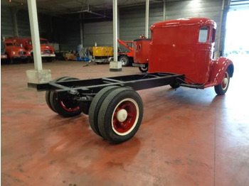 Cab chassis truck International D 30 4 TONNER: picture 4