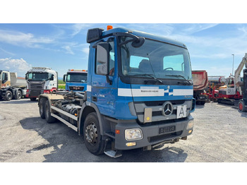 Container transporter/ Swap body truck Mercedes-Benz Actros 2641 6x4 hiab abroll tipper - spring: picture 3